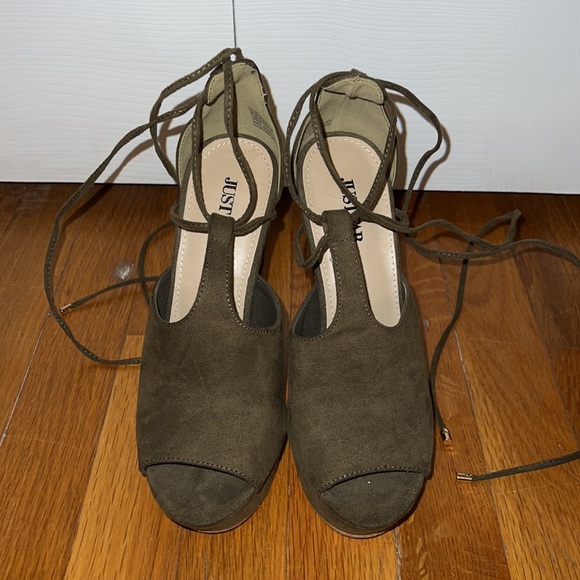 Green Platform Chunky Heel Shoes - Picture 2 of 7